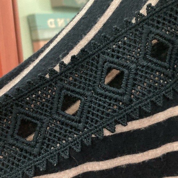 Knot front tie criss cross back size medium - Picture 3 of 4